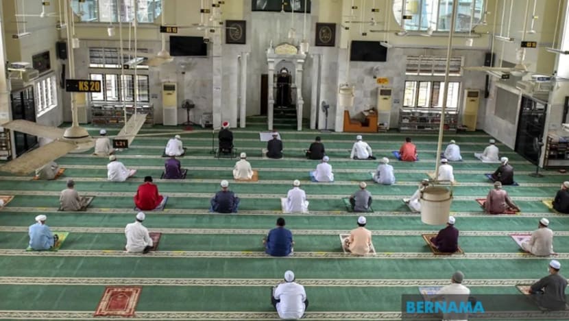 Warga asing masih tidak dibenar solat berjemaah di masjid, surau M'sia