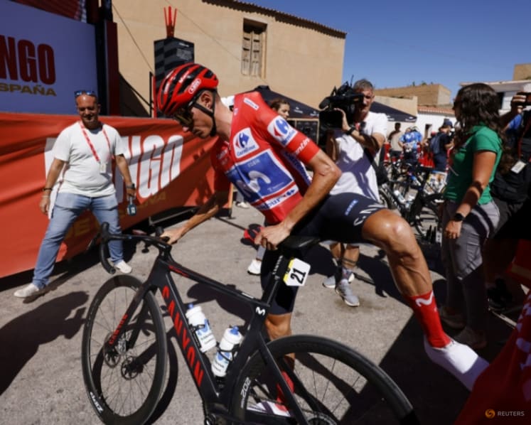 Mas survives final test to all but secure Vuelta victory