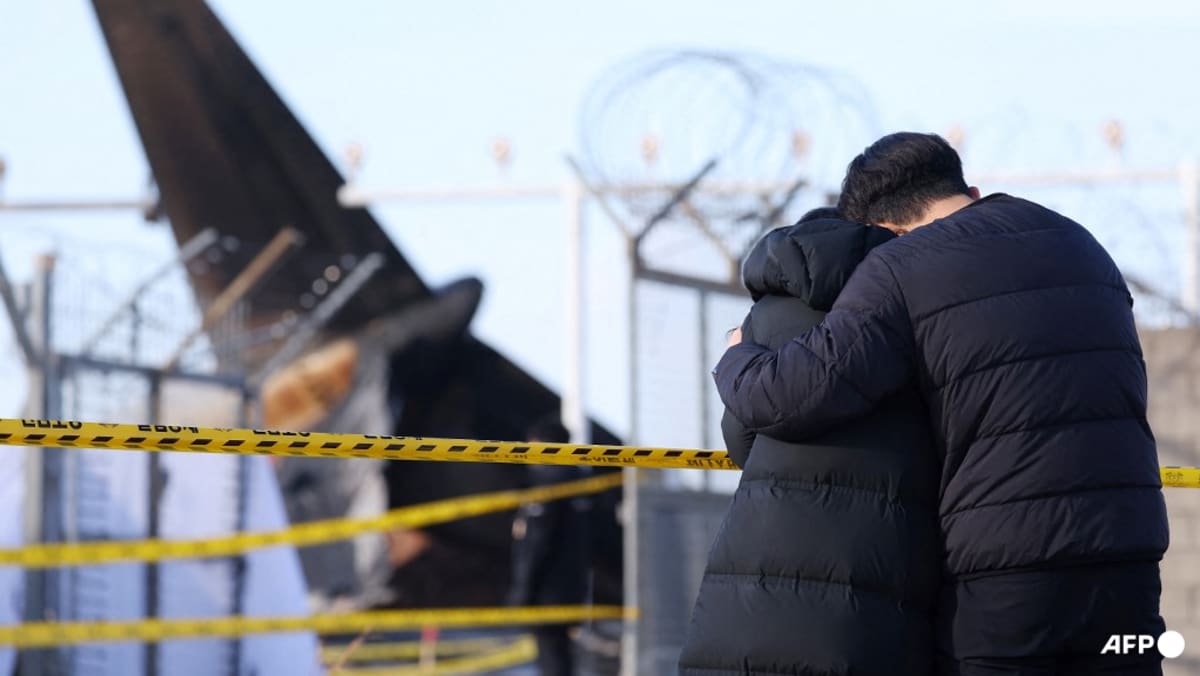 Anguish for South Korea plane crash relatives amid grim salvage
