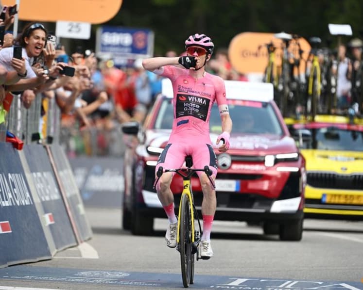 Vingegaard obliterates Giro rivals with stage 16 win in Swiss Alps