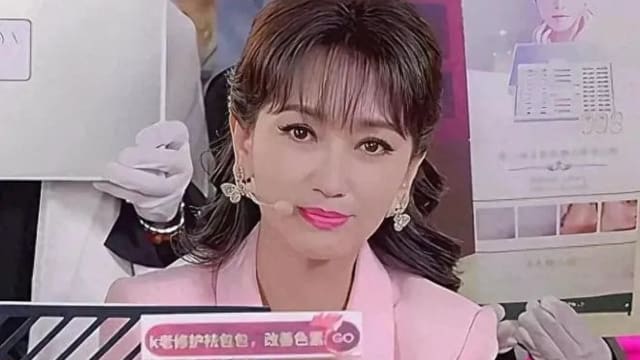 赵雅芝挑战深夜直播带货，遭网酸“一把年纪还出来卖笑”
