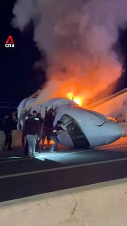 1 killed in plane crash on Texas highway