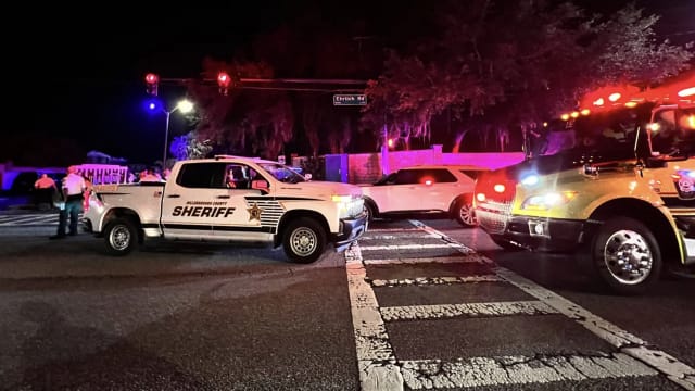 美国19岁青年枪杀父母 被警方击毙