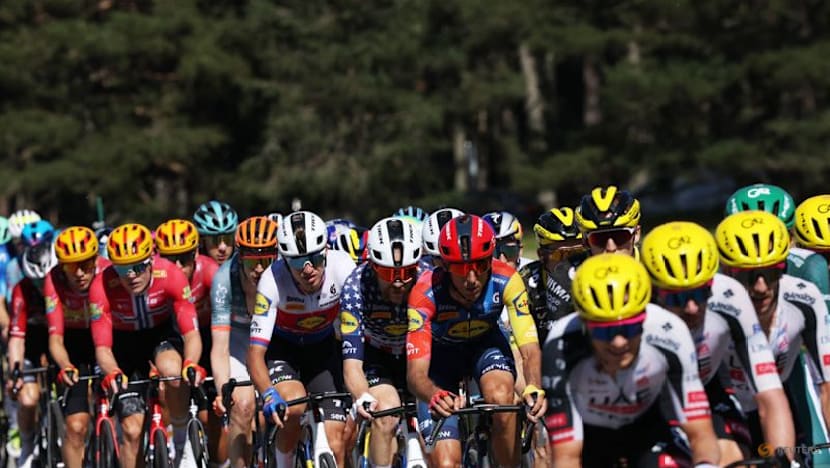 Tour de France riders brace for scorching conditions as heatwave sweeps in
