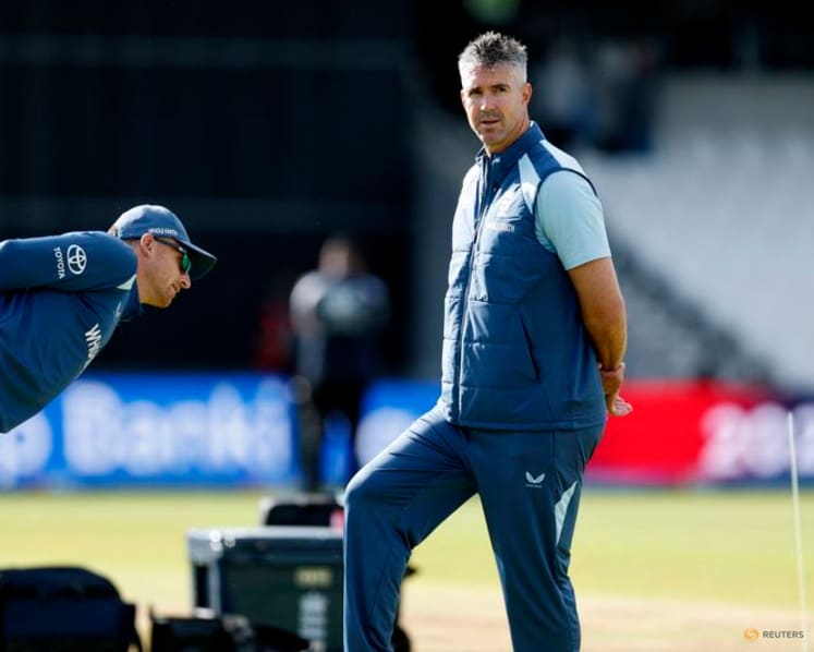 Pietersen holds Ashes talks with England coach Fleming