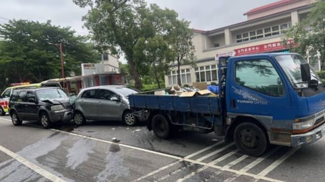 开车开到睡着 台湾男酿三辆连环车祸
