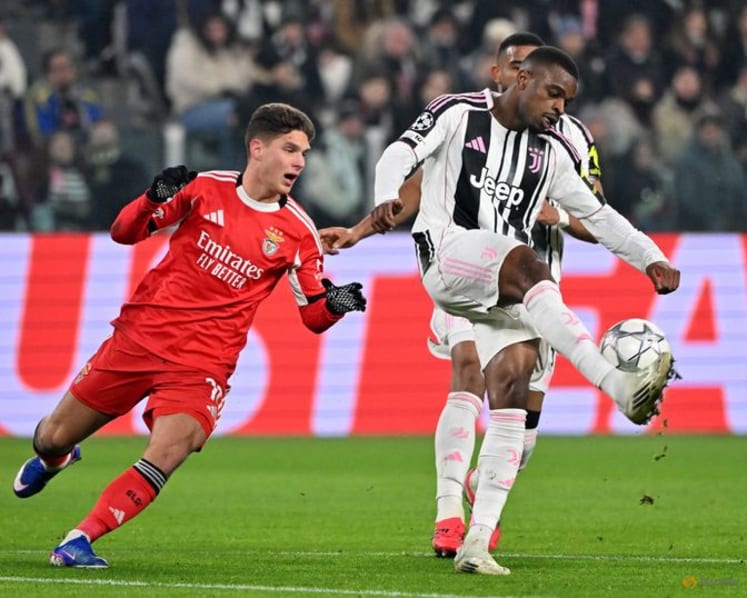 Juventus clinch playoff place with 2-0 win over Benfica