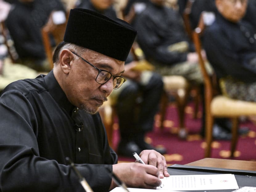 PM Lee congratulates new Malaysian PM Anwar, says both countries should work together to face challenges