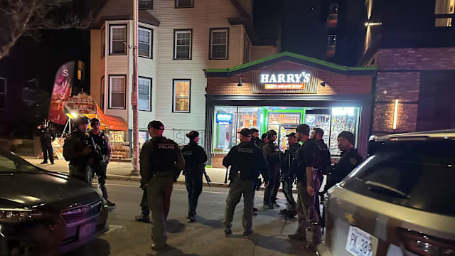 美国布朗大学枪击案二死九伤 嫌犯仍在逃