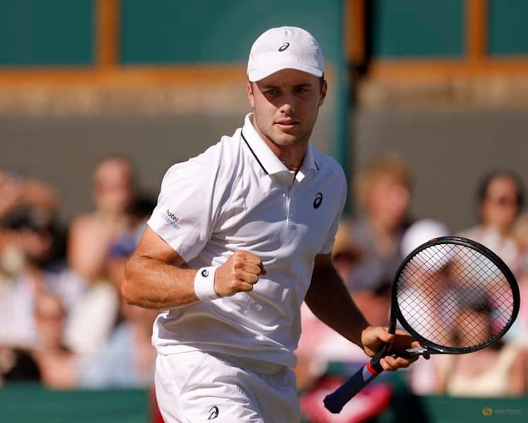 Fery keeps British flag flying at Wimbledon as he out-battles Bergs