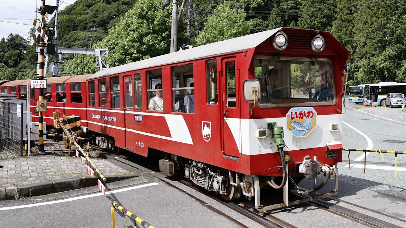 日本通勤铁路转型观光列车 大幅涨价引居民不满