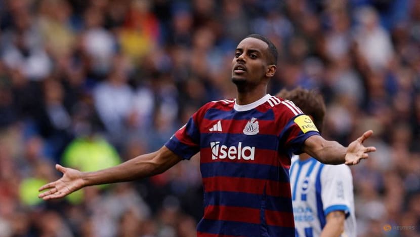 Liverpool coach Slot coy on Isak transfer as deadline looms