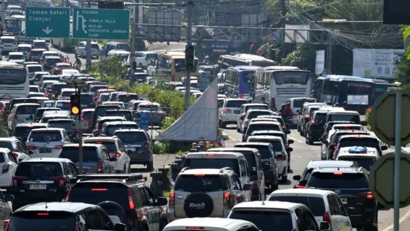 Macet horor lebih dari 14 jam di jalur Puncak, 2 wisatawan meninggal dunia