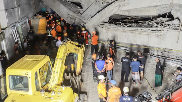印尼学校坍塌事故增至三死 至少38人仍困瓦砾中