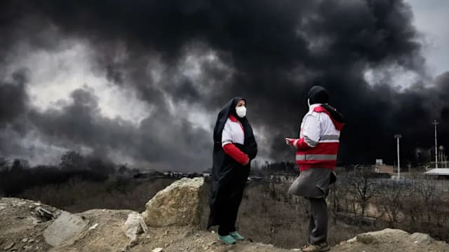伊朗出现含油“黑雨” 民众受促留在家