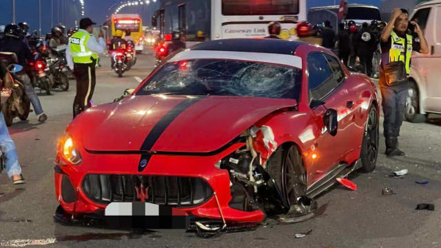 狮城跑车马国非法U转酿车祸 一摩托车骑士身亡
