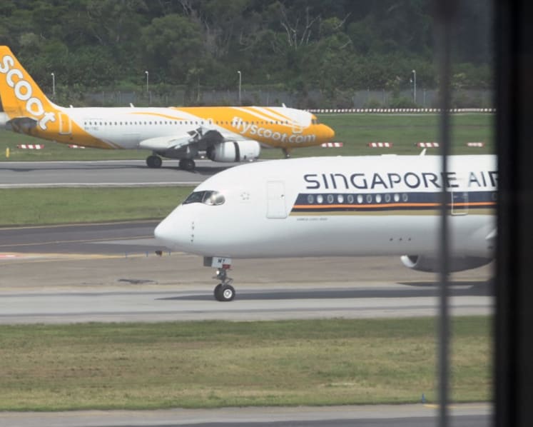 Singapore Airlines narrows annual loss amid stronger demand for air travel 