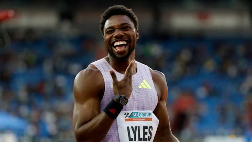 American Lyles sets world best in rarely run 150 metres