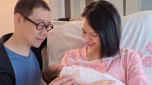 夏于乔晒一家三口合照，喜迎女儿出生！