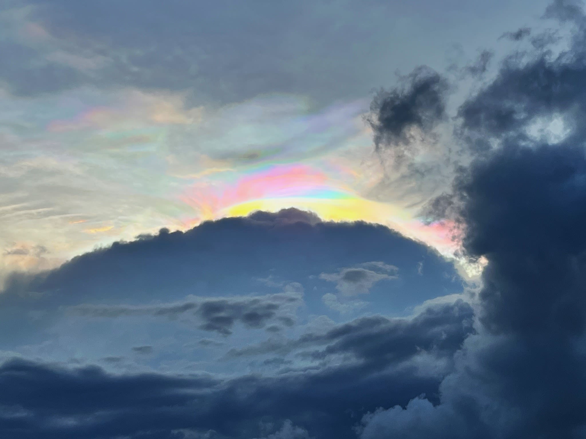 本地再出现罕见“彩虹云” 网民：本地版北极光- 8world