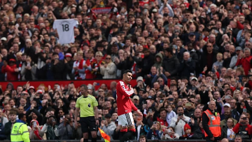 West Ham on brink of relegation, United's Fernandes equals assist record
