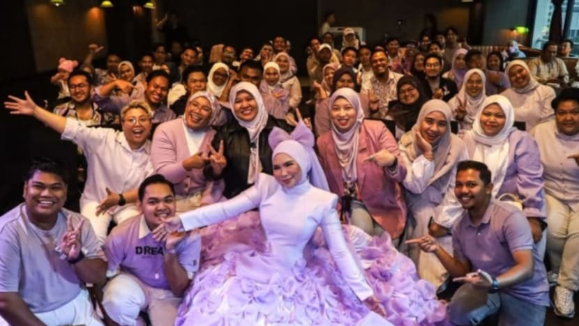 Aina Abdul lancar dua single baharu