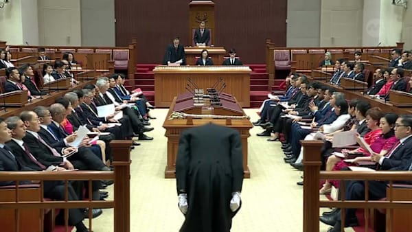 MPs sworn in at opening of 15th Parliament