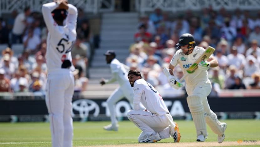 New Zealand openers make hay while the sun shines against England