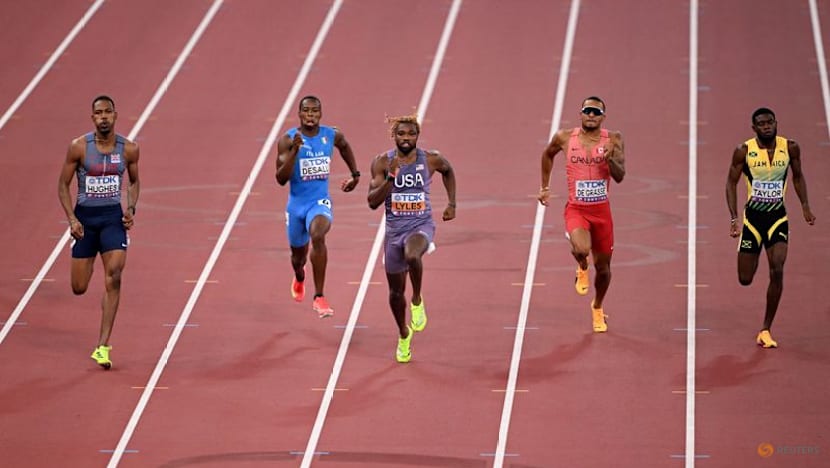 Lyles makes smooth start to 200m bid