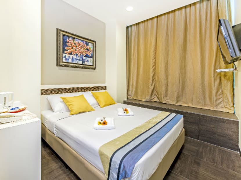 A hotel room at Hotel 81 Bugis. One of the threesomes to which Srihari Mahendran, 23, was invited by a former auxiliary police officer took place in one of the hotel's rooms.