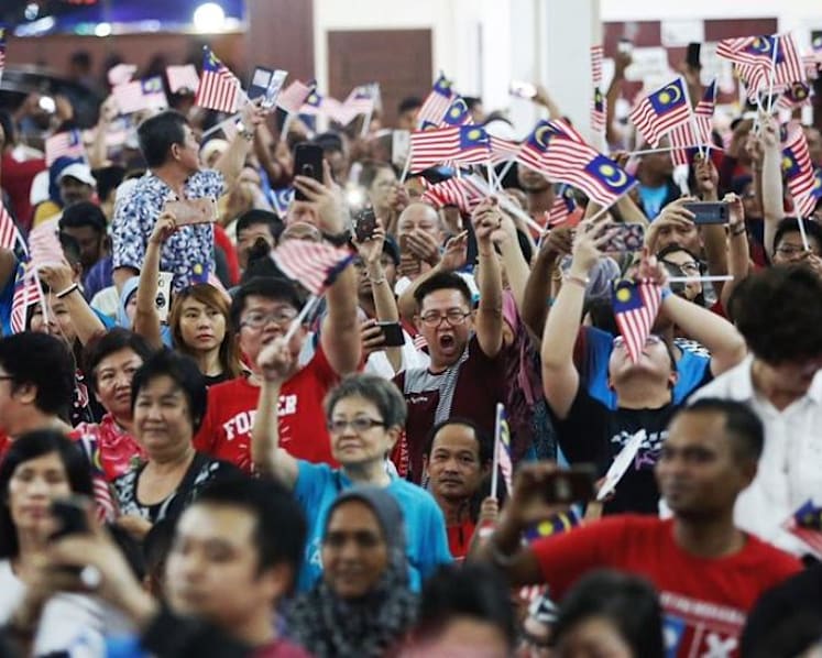 What are the political calculations behind move to lower the voting age in Malaysia?