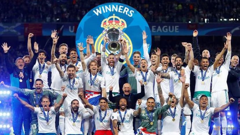 Real Madrid julang piala Liga Juara-juara Eropah selepas menang 3-1 ke atas Liverpool Real Madrid julang piala Liga Juara-juara Eropah selepas menang 3-1 ke atas Liverpool
