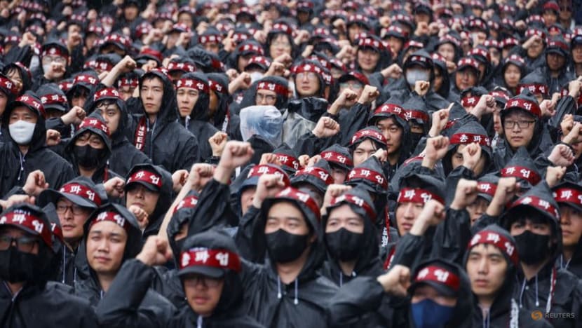 Samsung Elec, union in South Korea agree 5.1% wage increase