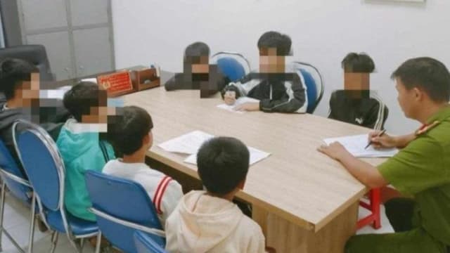 上网学做鞭炮卖同学 越南中学生被警察抓 