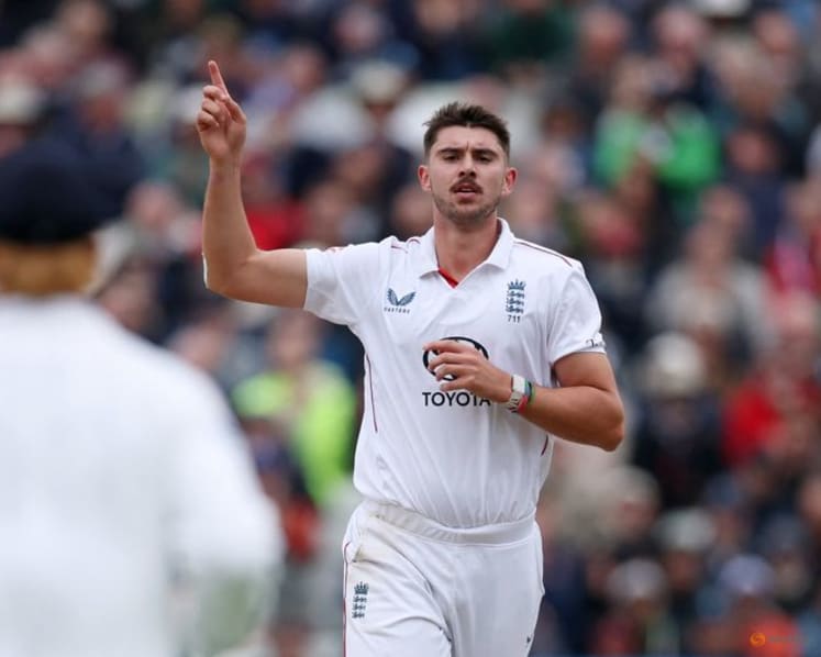 Tongue routs Pakistan as England dominate third test