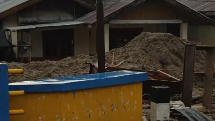 6 maut, 26 hilang dalam runtuhan lombong emas di Sulawesi 6 maut, 26 hilang dalam runtuhan lombong emas di Sulawesi