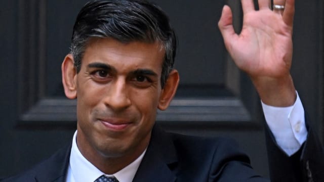 苏纳克吁英国人民齐心 共同应对严峻经济挑战