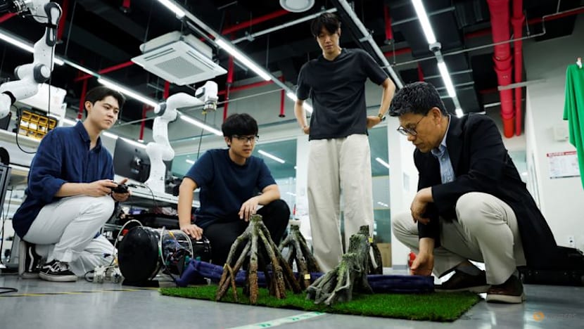 South Korea-US team unveils robotic technology that dresses the wearer