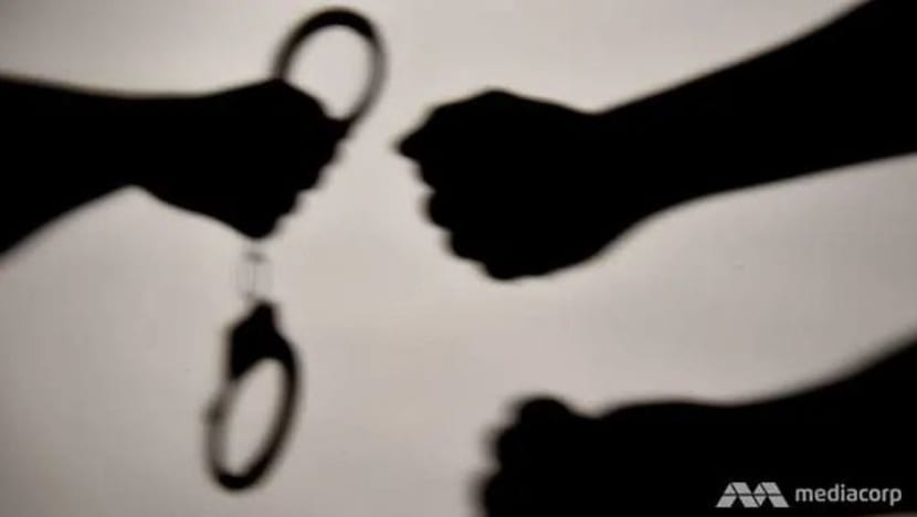 Pekerja pembersihan warga M'sia ditahan di bawah ISA; isterinya warga S'pura dikenakan Arahan Sekatan Pekerja pembersihan warga M'sia ditahan di bawah ISA; isterinya warga S'pura dikenakan Arahan Sekatan