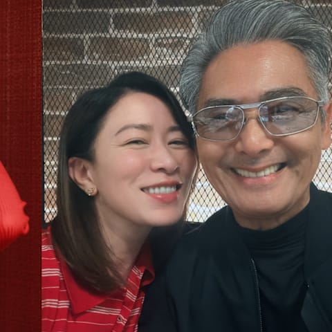 佘诗曼与偶像周润发首度合照！亲曝难忘见面回忆：内心烟花齐放