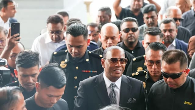马国前人力部长沙拉瓦南被控受贿 否认有罪保外候审