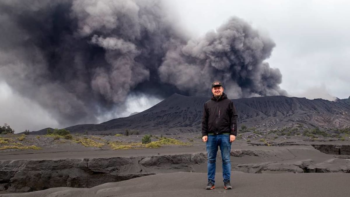Meet the volcano chaser documenting Indonesia’s volatile craters - CNA