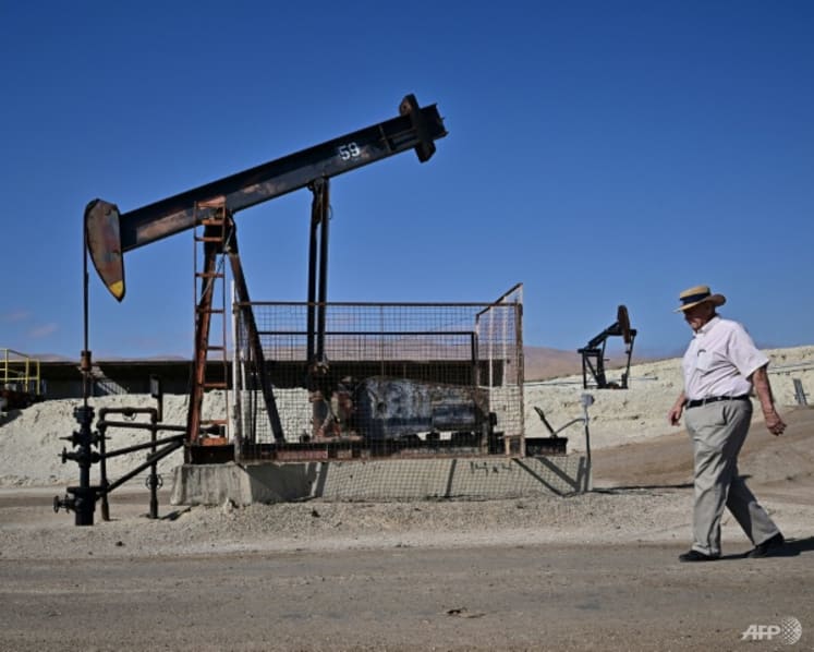 California oil towns struggle under strict drilling regulations