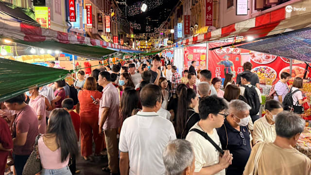 【直播】春雨连绵！牛车水年货市场大甩卖引人潮回流