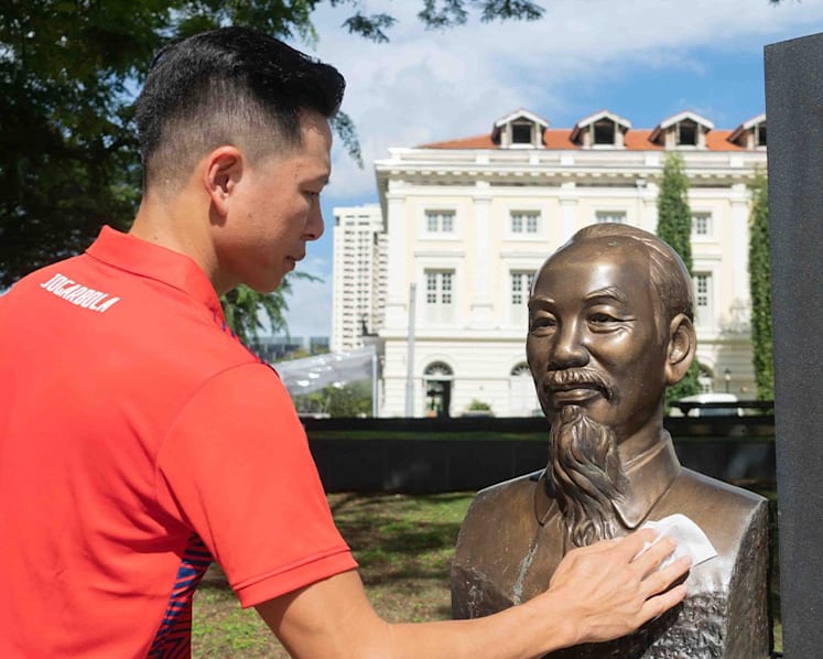 Vietnamese man in S'pore lauded by state TV and compatriots for cleaning Ho Chi Minh monument at Clarke Quay weekly