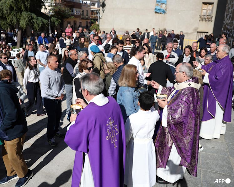 Spanish village gathers for memorial Mass for train crash victims