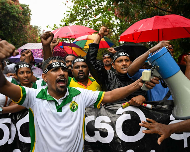 Sri Lanka extends tenure of judges despite protests