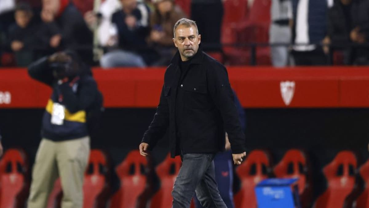 Players and coaches must protect Spanish referees, says Barca's Flick