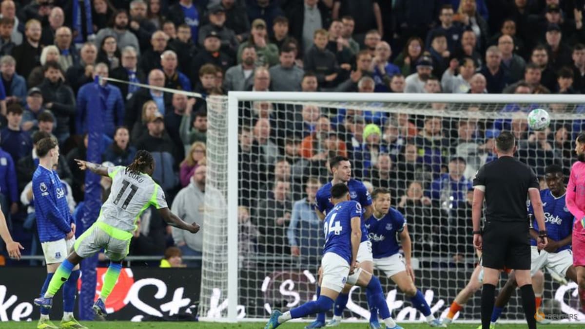 Man City drop points in title race after shocking draw with Everton