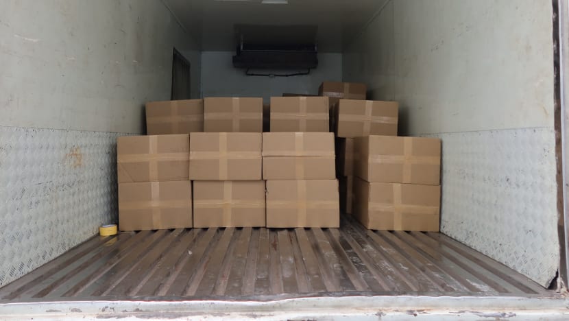 3 lelaki diberkas cuba seludup rokok; elak cukai lebih S$870,000